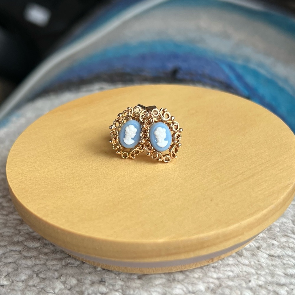 Cameo Clip-on Earrings